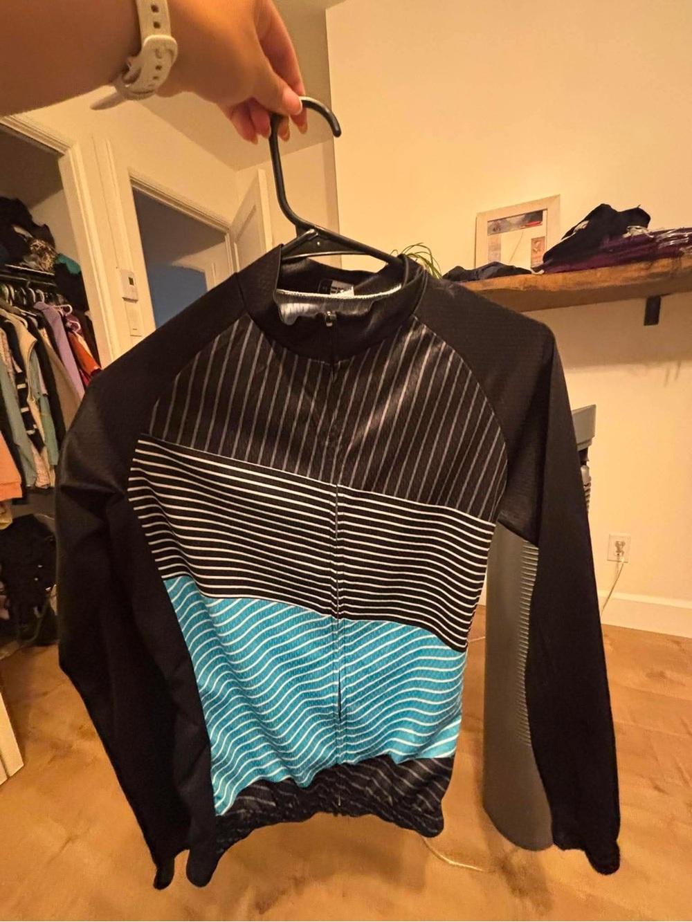 Long-Sleeve Women's bike Top in Black and Teal